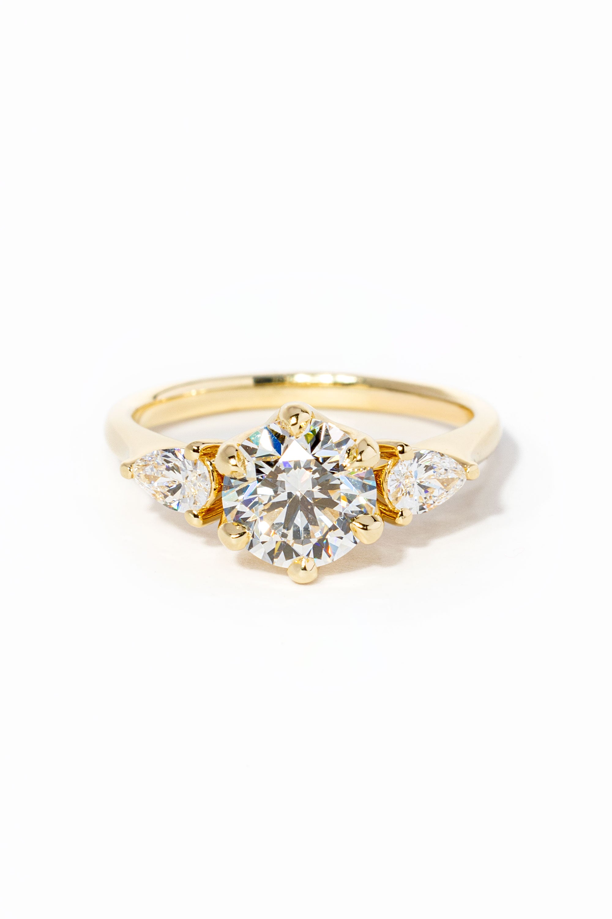 1.5ct-Round-Lisa-higher_0c611322-11f7-4cee-a87d-fb62be043b29.jpg