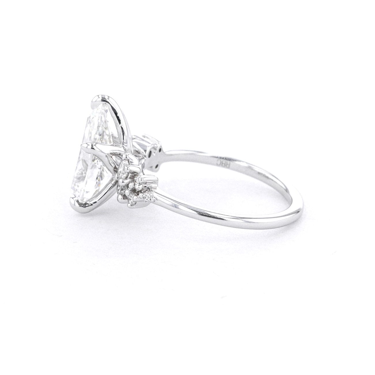 1.6mm Nova Pear Engagement Rings Princess Bride Diamonds 