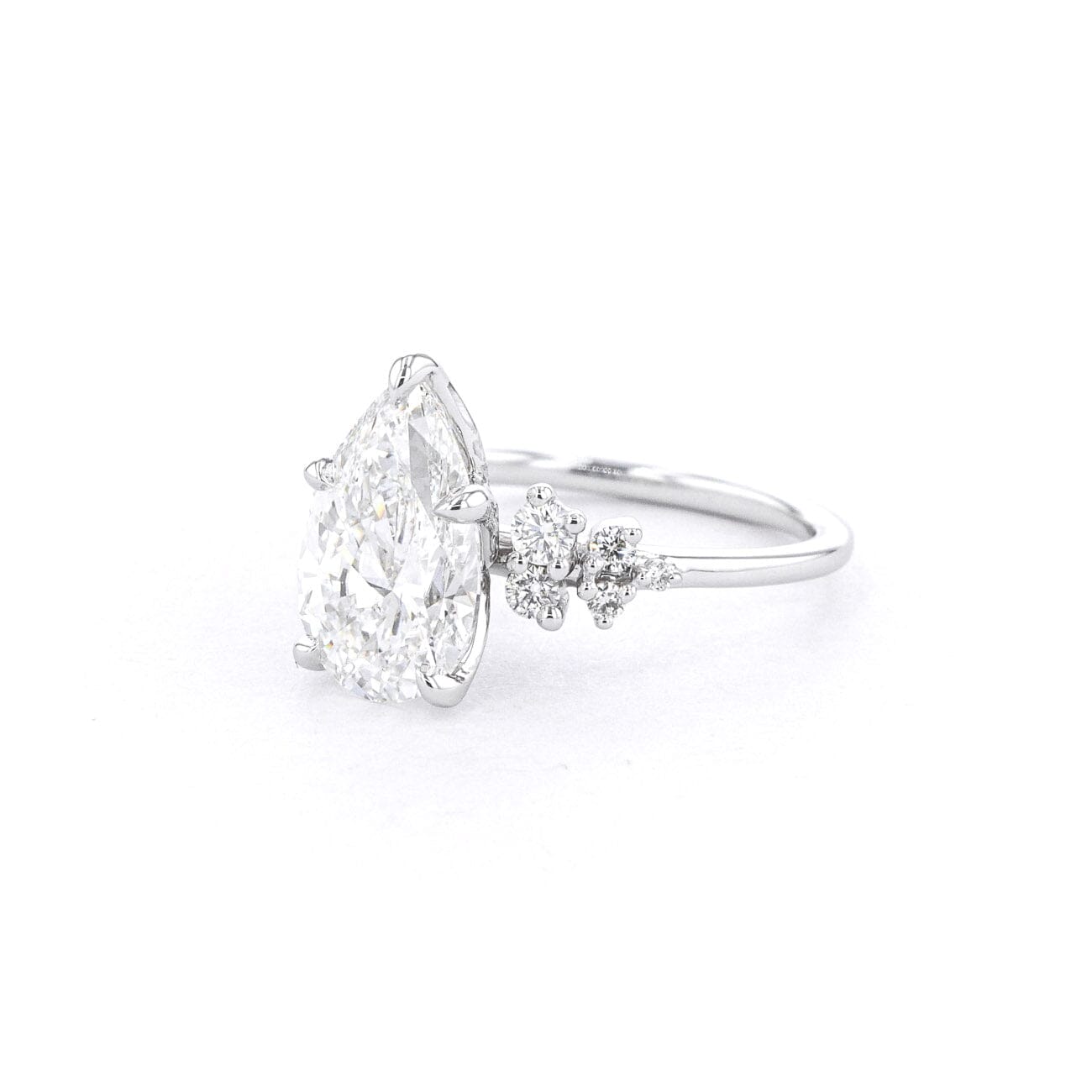1.6mm Nova Pear Engagement Rings Princess Bride Diamonds 
