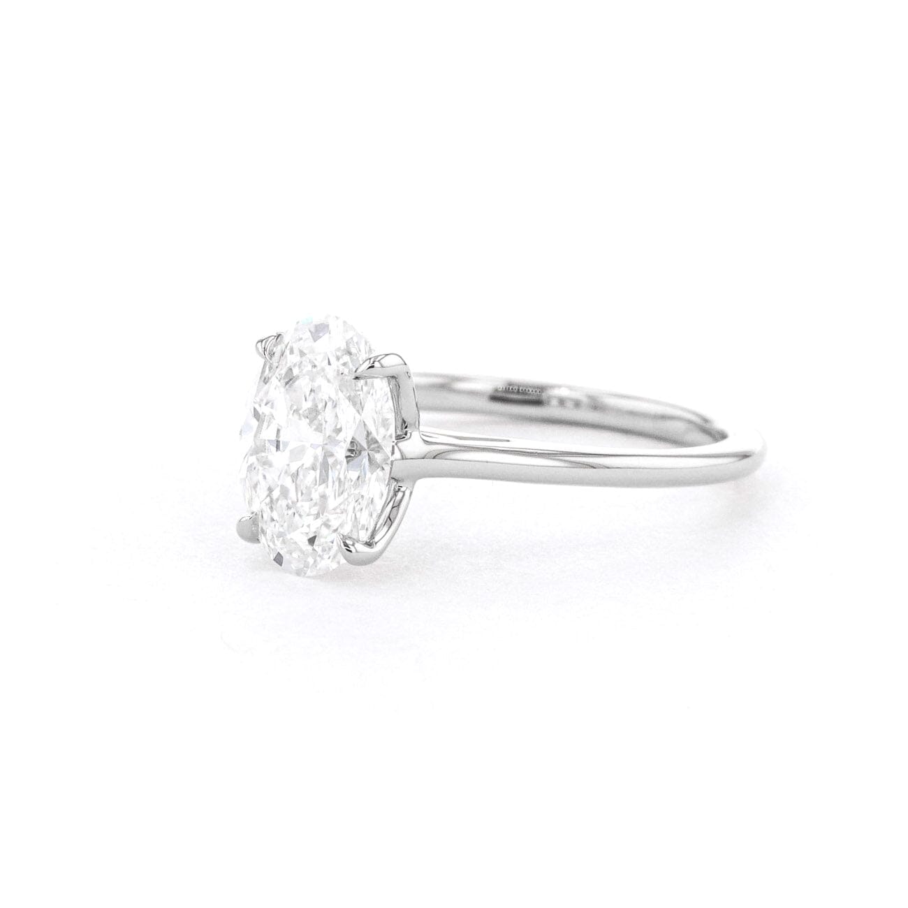 1.6mm Victoria Oval High Polish Engagement Rings Princess Bride Diamonds