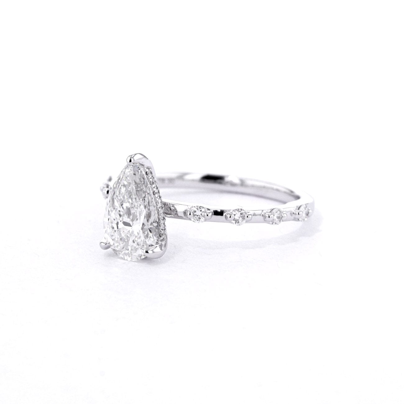 1.8mm Daisy Pear Engagement Rings Princess Bride Diamonds