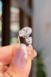 2.02ct D-VS1 Oval Lab Diamond Ariel