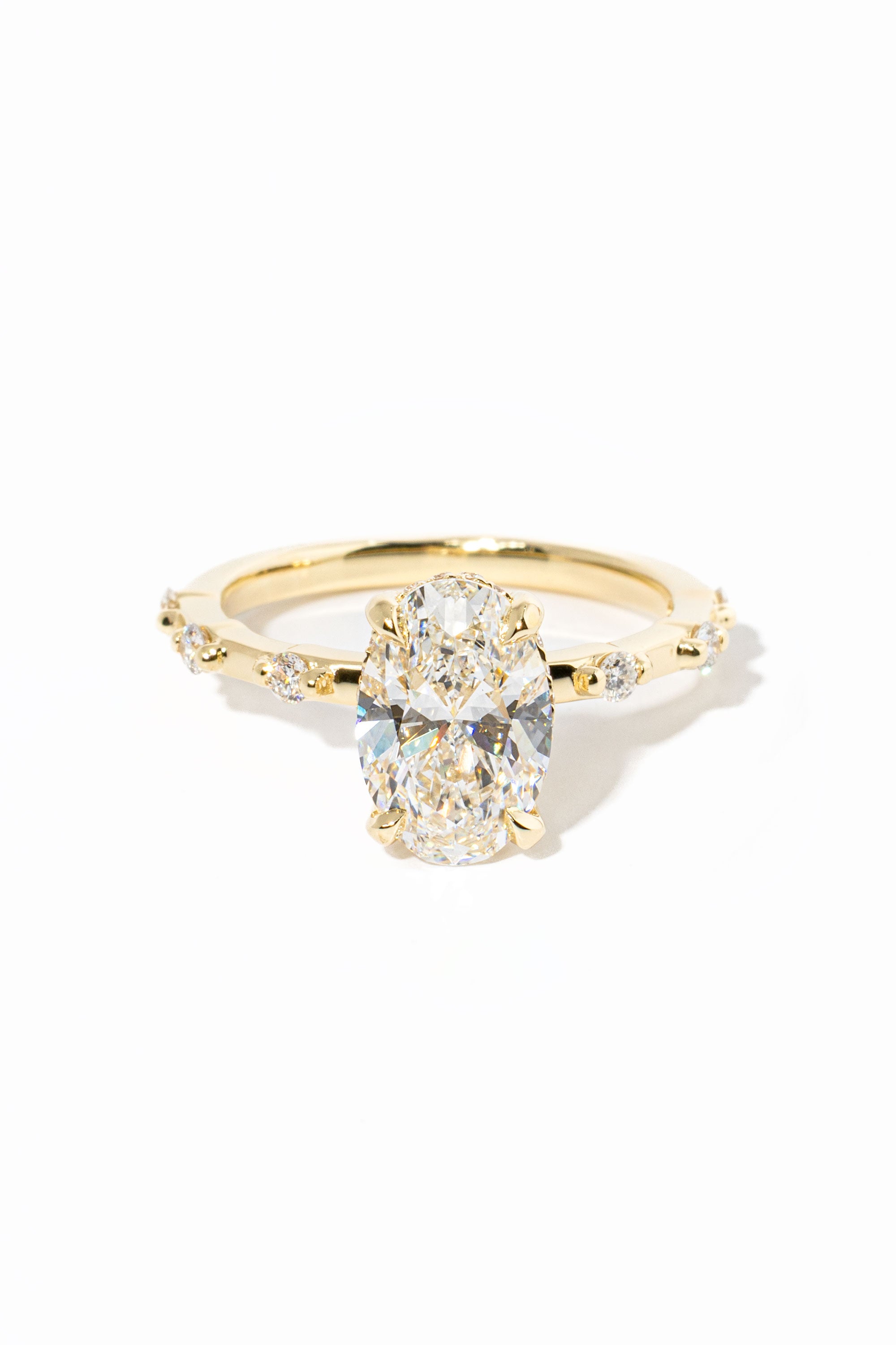 daisy-oval_f2cb3c8a-250e-41c1-b90f-c9e55ace3d3f.jpg