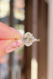 2.01ct F-VVS2 Oval Lab Diamond Lindsey