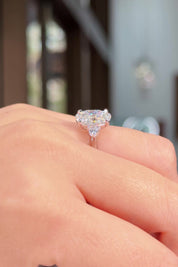 3.03ct E-VS1 Oval Lab Diamond Meghan