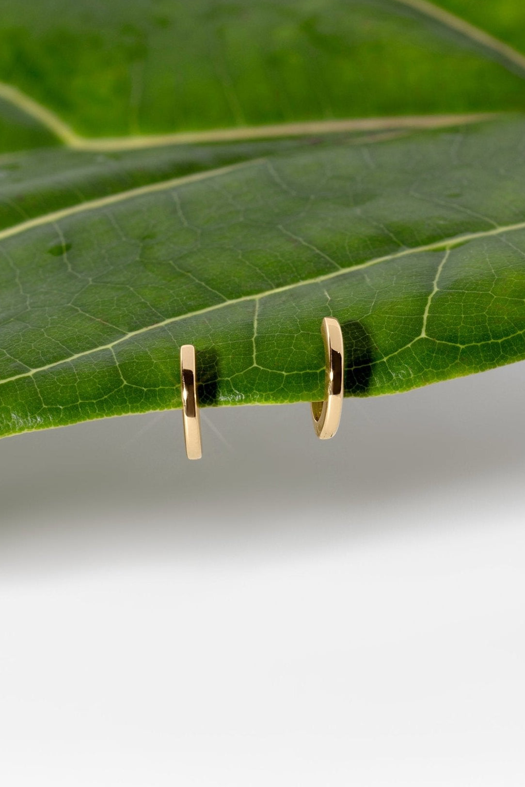 11x1.5mm Core High Polish Huggie 14k Yellow - PBD Earrings