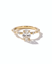 1.00ct E-VVS2 Oval Lab Diamond Daisy
