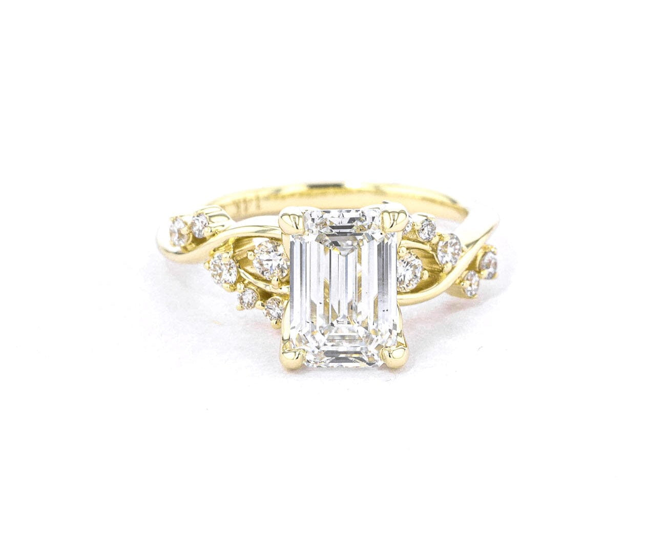 1.6mm Ariel Emerald Engagement Rings Princess Bride Diamonds 