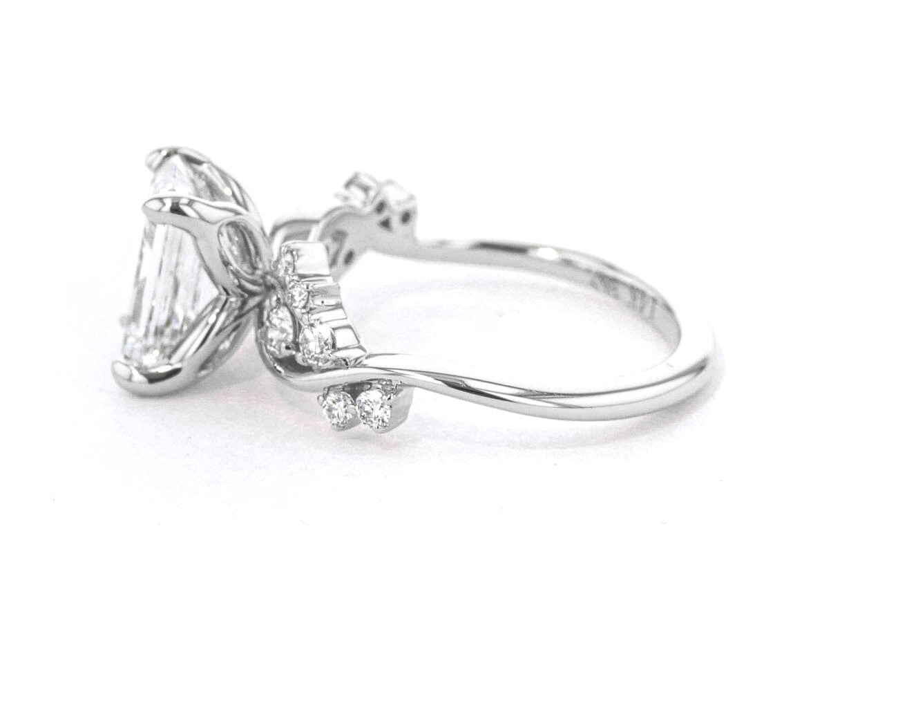 1.6mm Ariel Emerald Engagement Rings Princess Bride Diamonds 