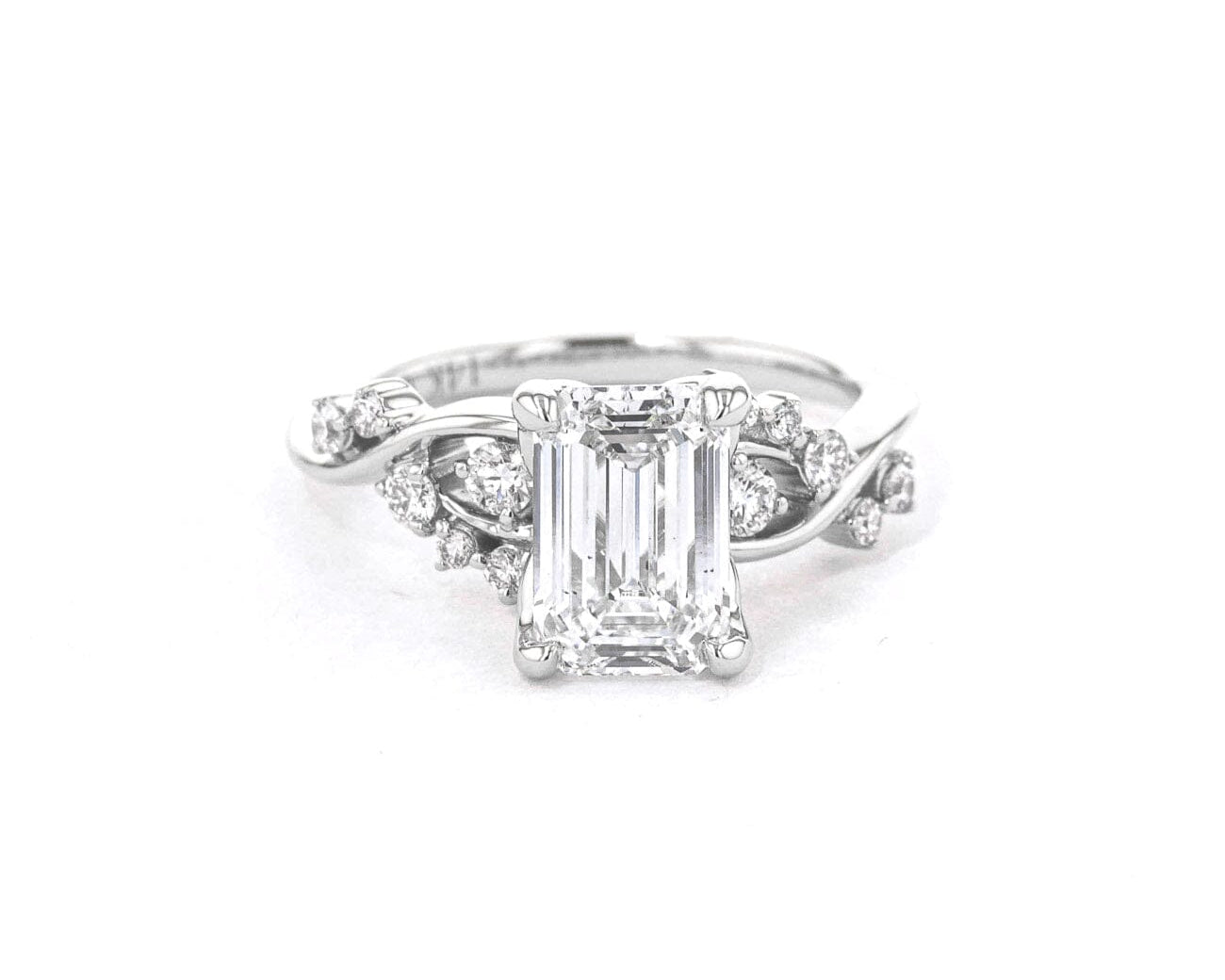 1.6mm Ariel Emerald Engagement Rings Princess Bride Diamonds 