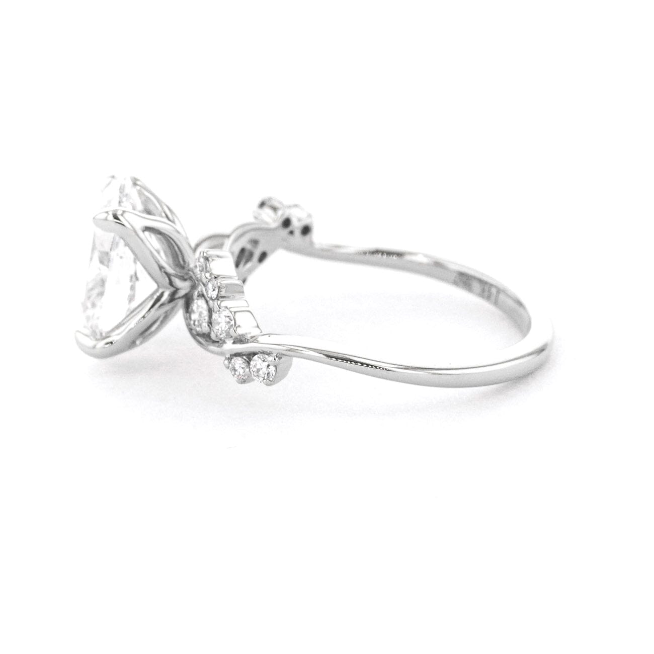 1.6mm Ariel Oval Engagement Rings Princess Bride Diamonds 