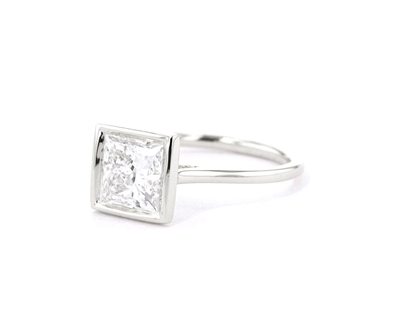 1.6mm Ava Princess High Polish Bezel Engagement Rings Princess Bride Diamonds 