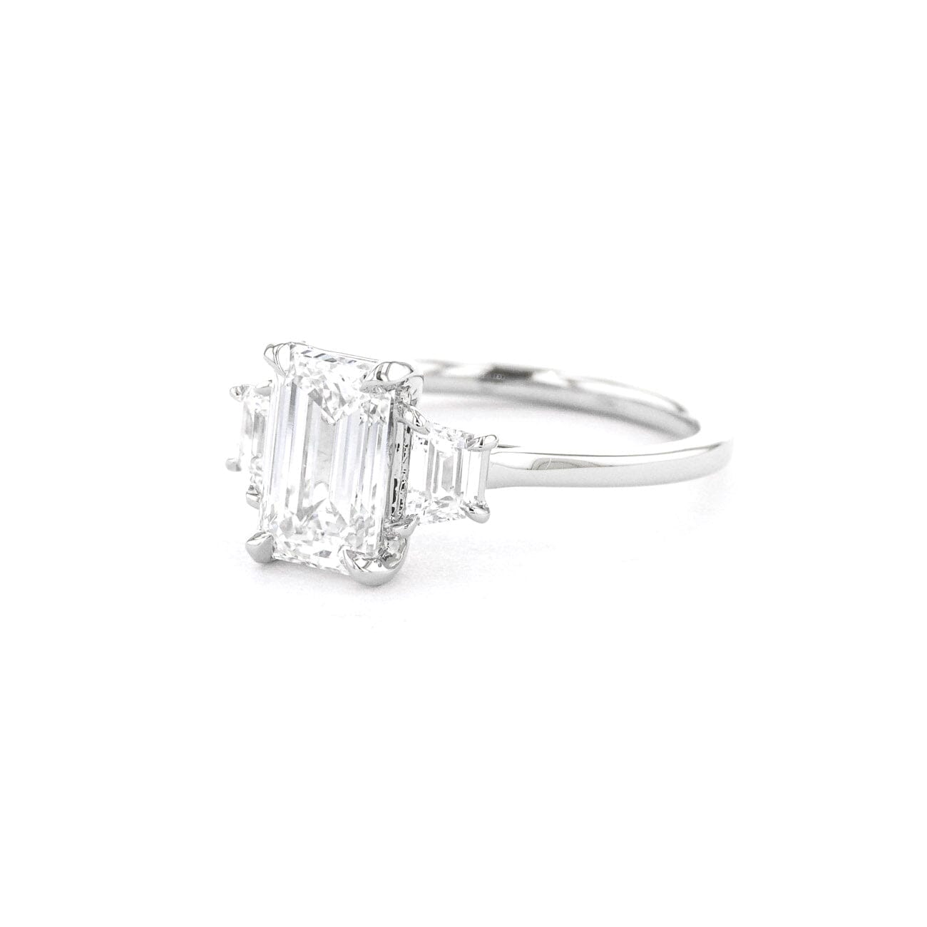 1.6mm Lucia Emerald Engagement Rings Princess Bride Diamonds 