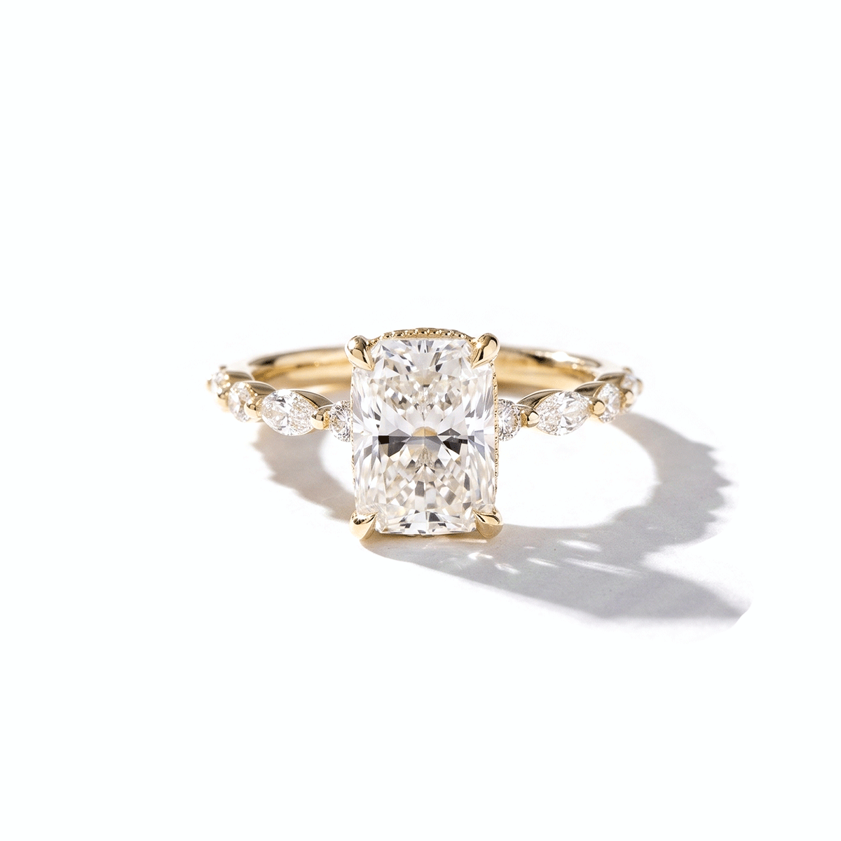 2.5ct-Cushion-Rei.gif
