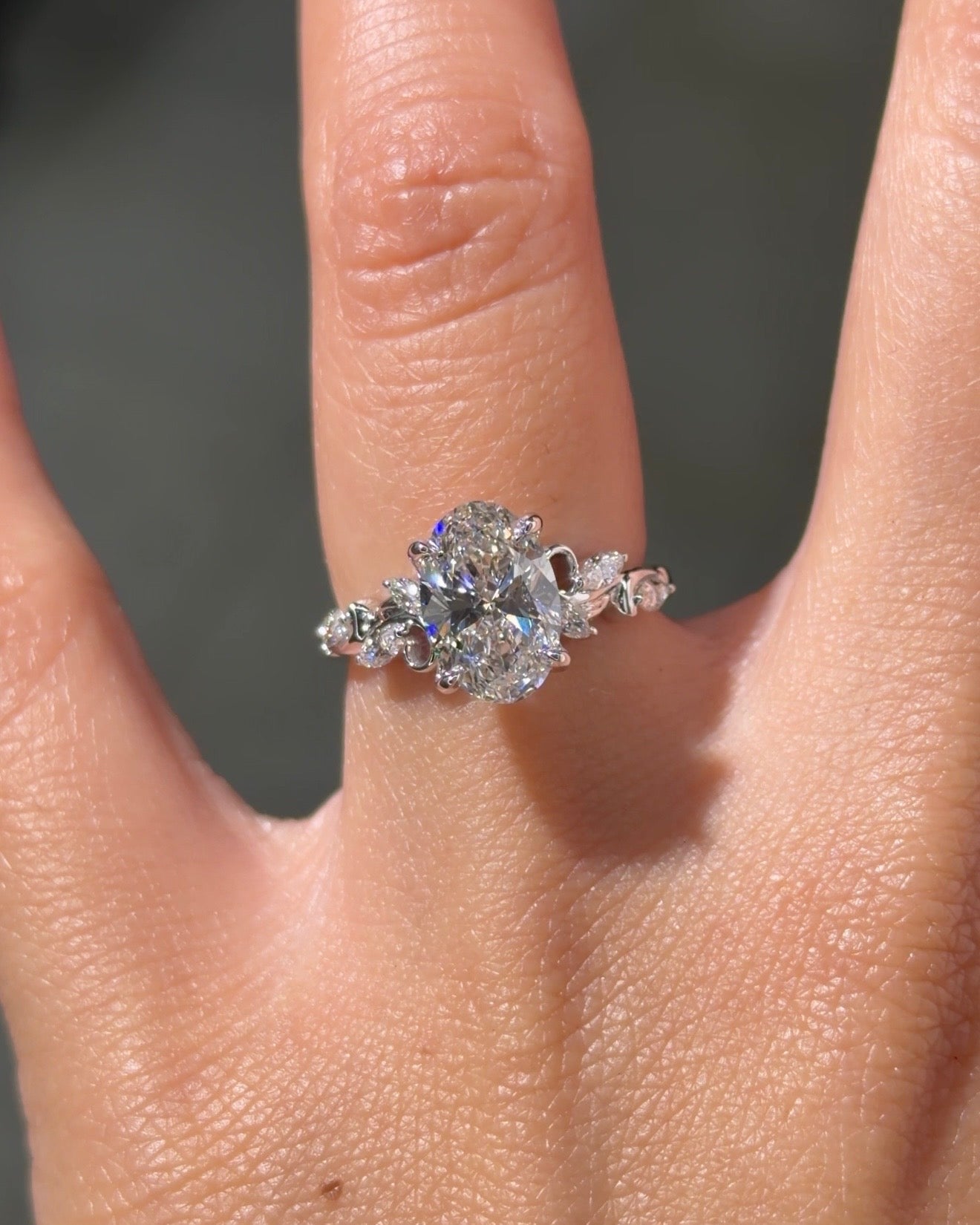PLY Distorted Diamond Ring 13号 2.02ct D-VS1 Oval Lab Diamond Colette – PBD