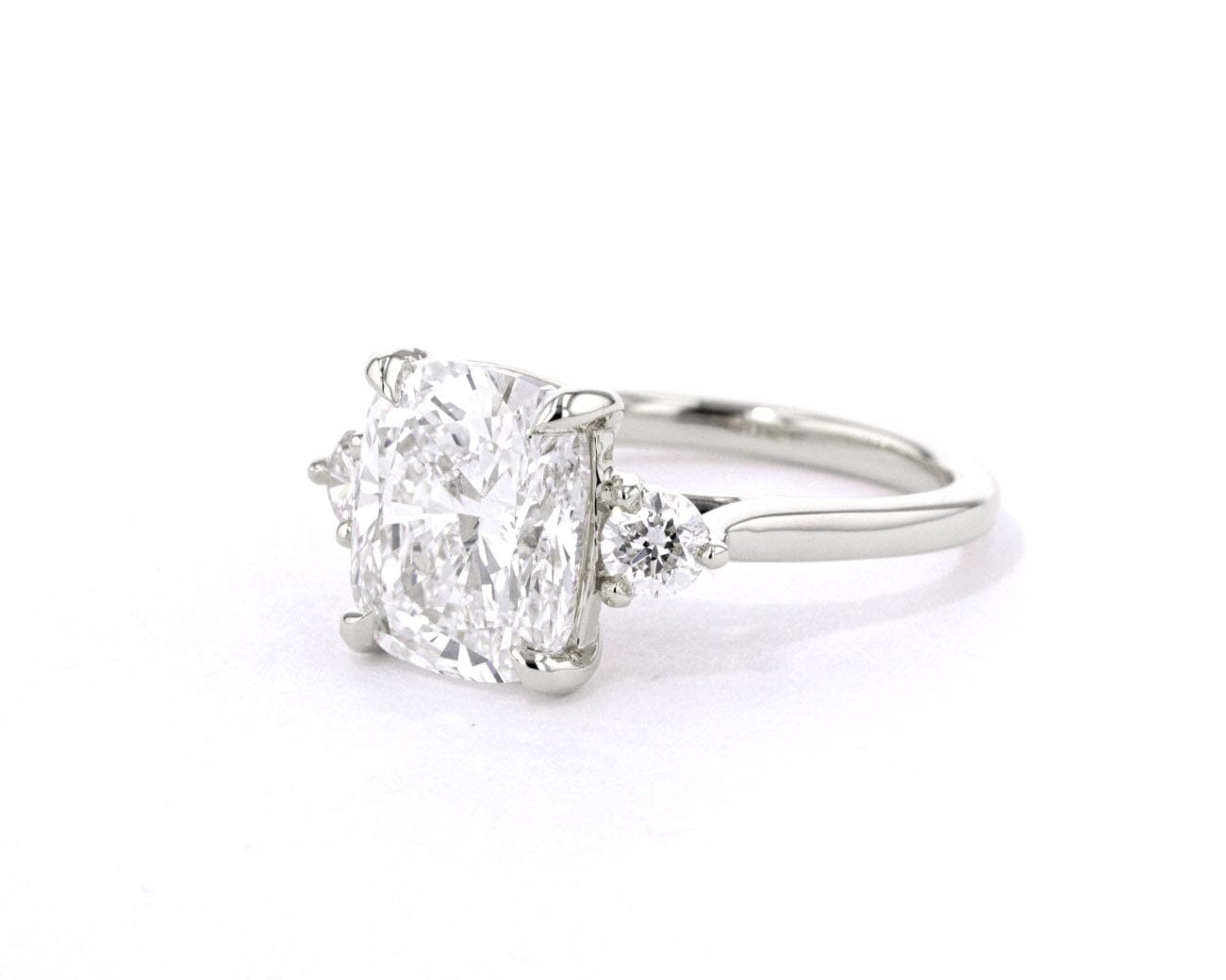2.0mm Meghan Cushion Engagement Rings Princess Bride Diamonds 