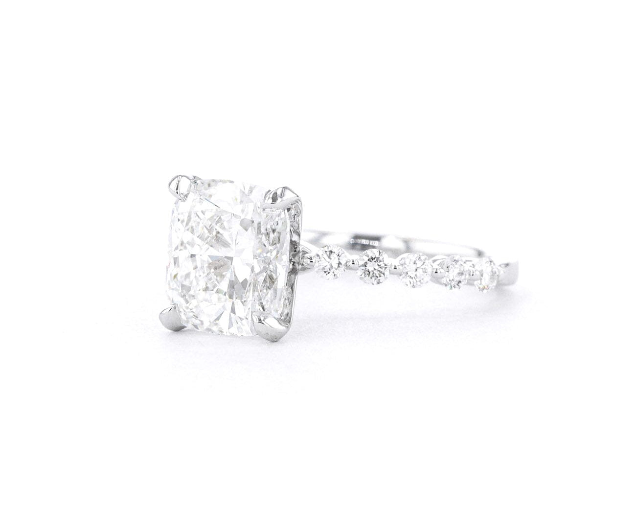 2.0mm Tiana Cushion Engagement Rings Princess Bride Diamonds 