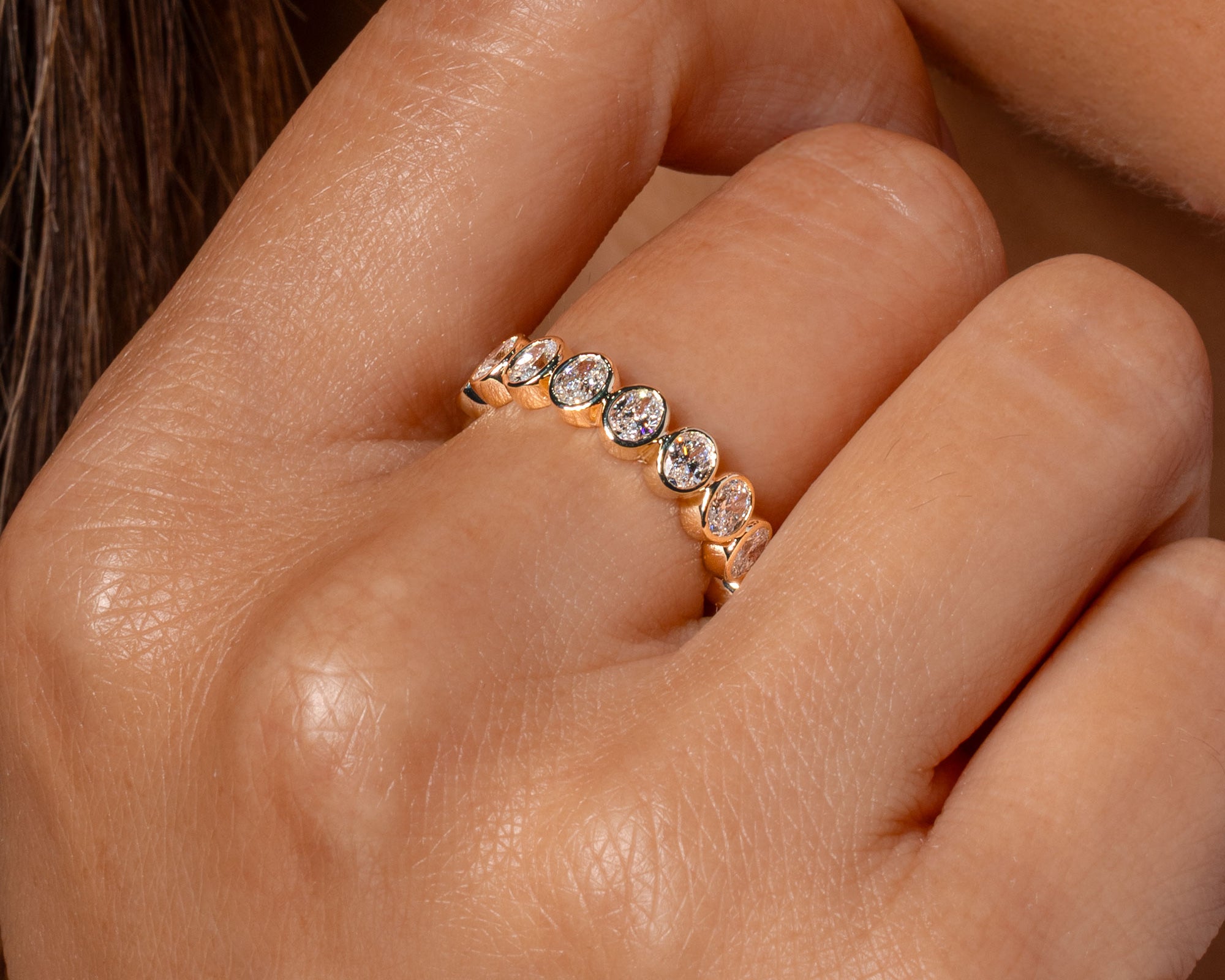 4mm-mini-oval-bezel-band-close.jpg