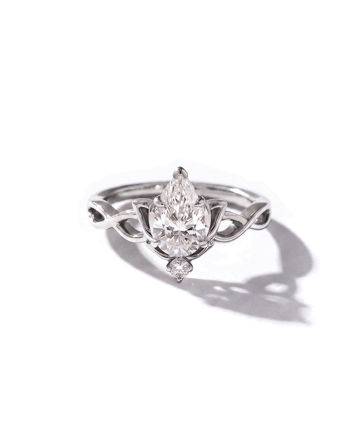 Diamond-Lotus-Ring_9947fc23-9288-4a06-a5e6-962f54028a7e.gif