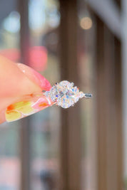 1.01ct D-VVS1 Oval Lab Diamond Lindsey
