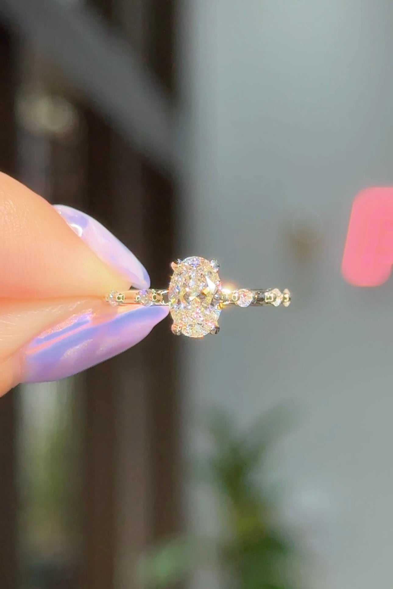 1.01ct D-VS1 Oval Lab Diamond Daisy