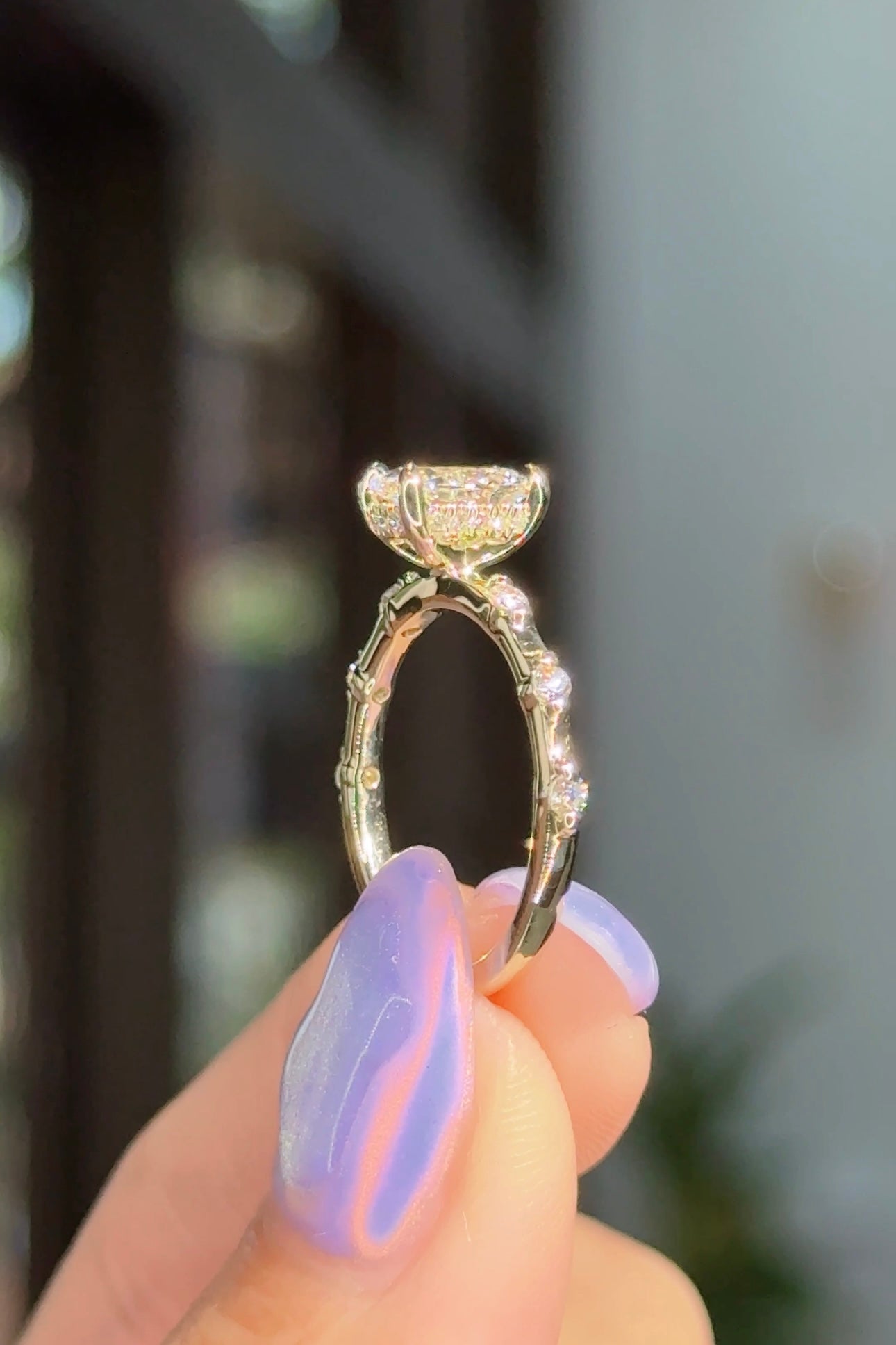 1.01ct D-VS1 Oval Lab Diamond Daisy