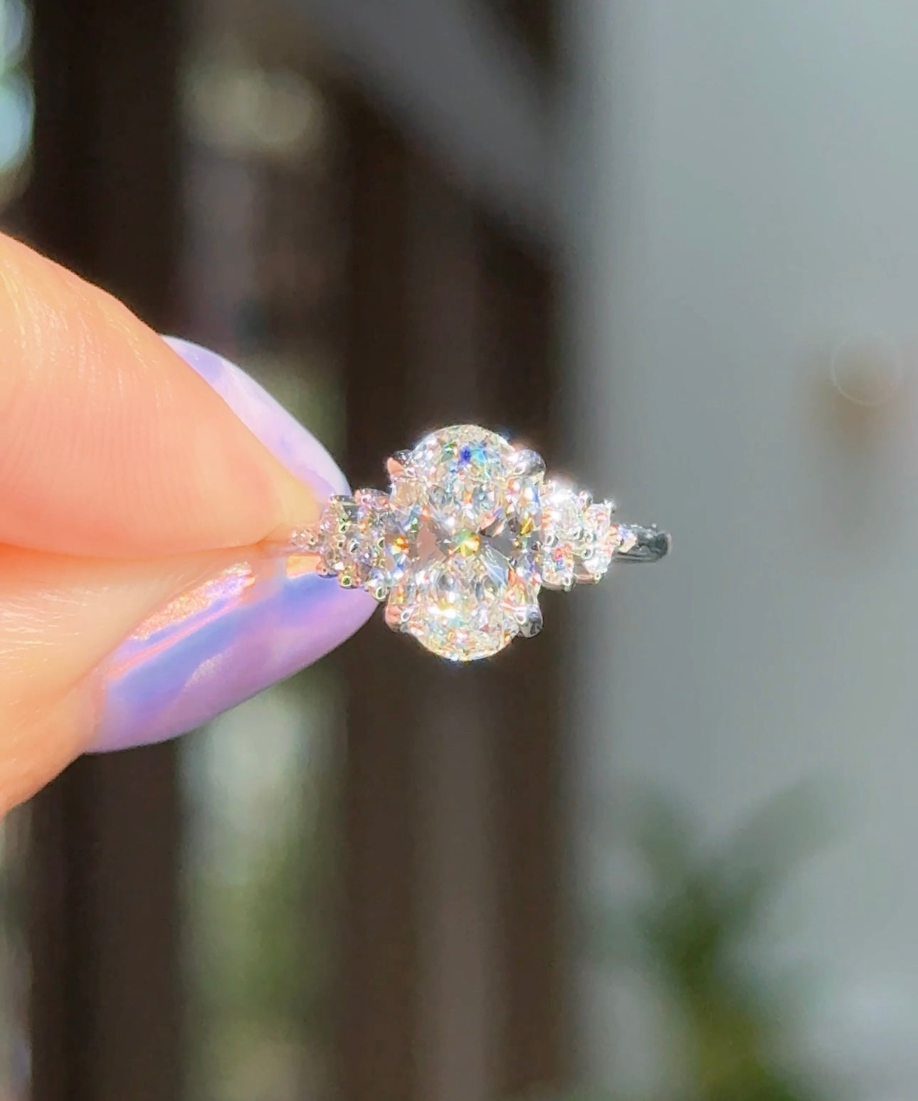 E-VS1 Oval Lab Diamond Nova - Main Image