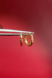 11x1.5mm Core High Polish Huggie 14k Yellow