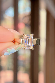 3.00ct E-VS1 Emerald Lab Diamond Flat Taper Ring