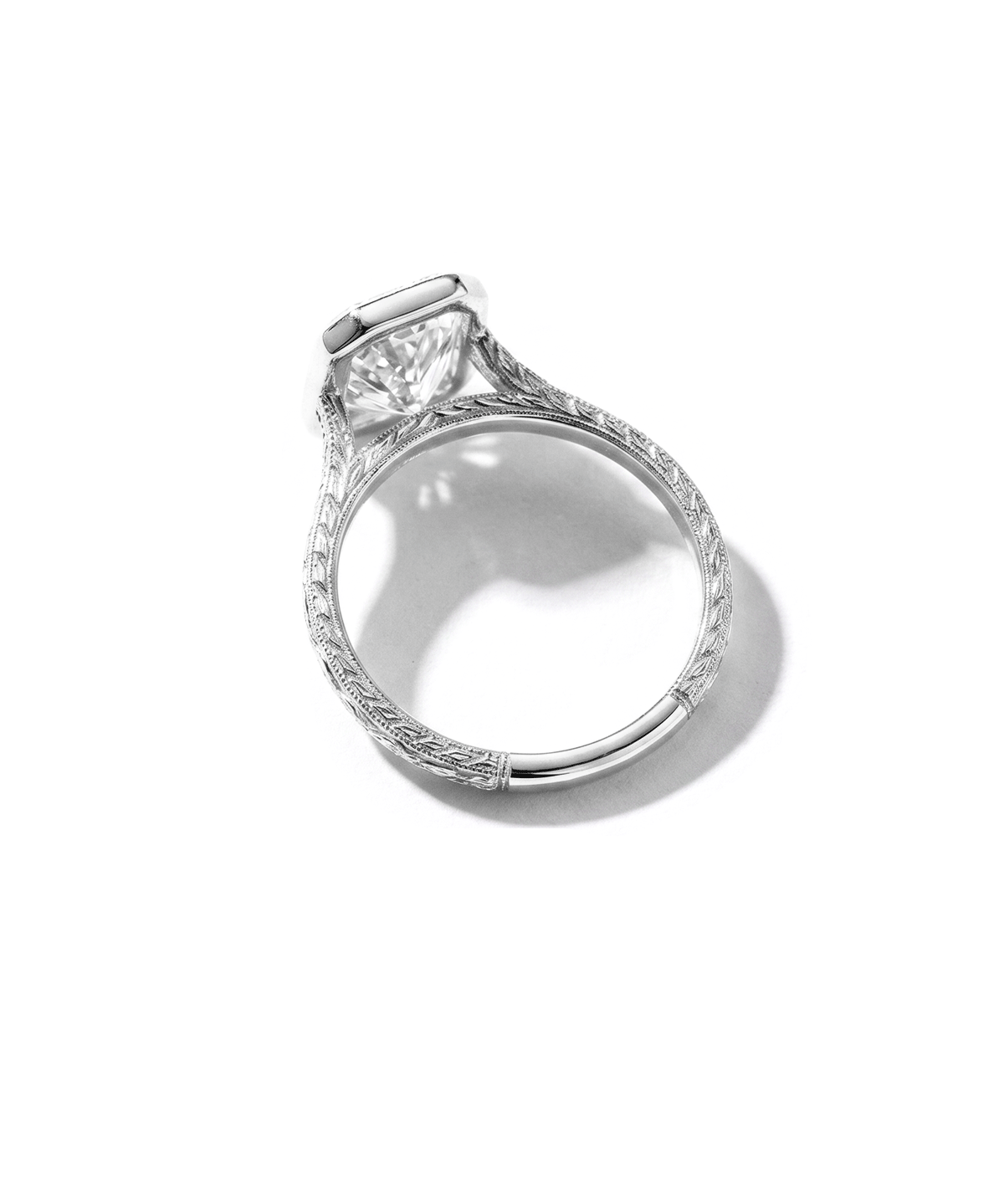 Radiant-Hand-Engrave-Bezel-white-3.gif