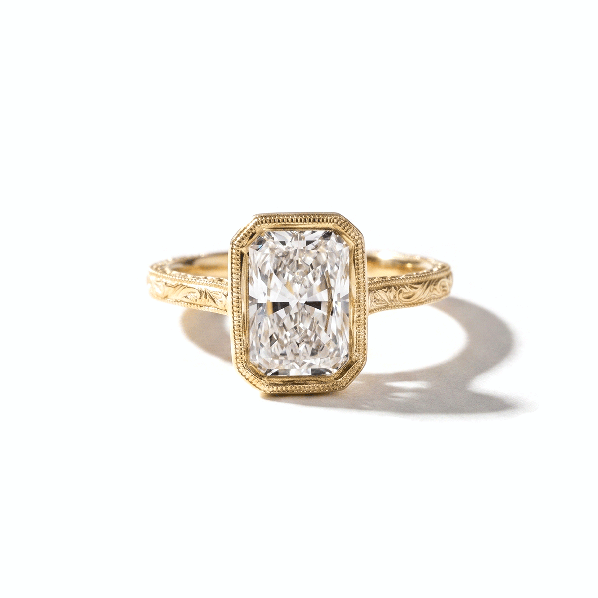 Radiant-Hand-Engrave-Bezel_6eeab437-1caf-463d-8e26-cda0f02643a2.gif