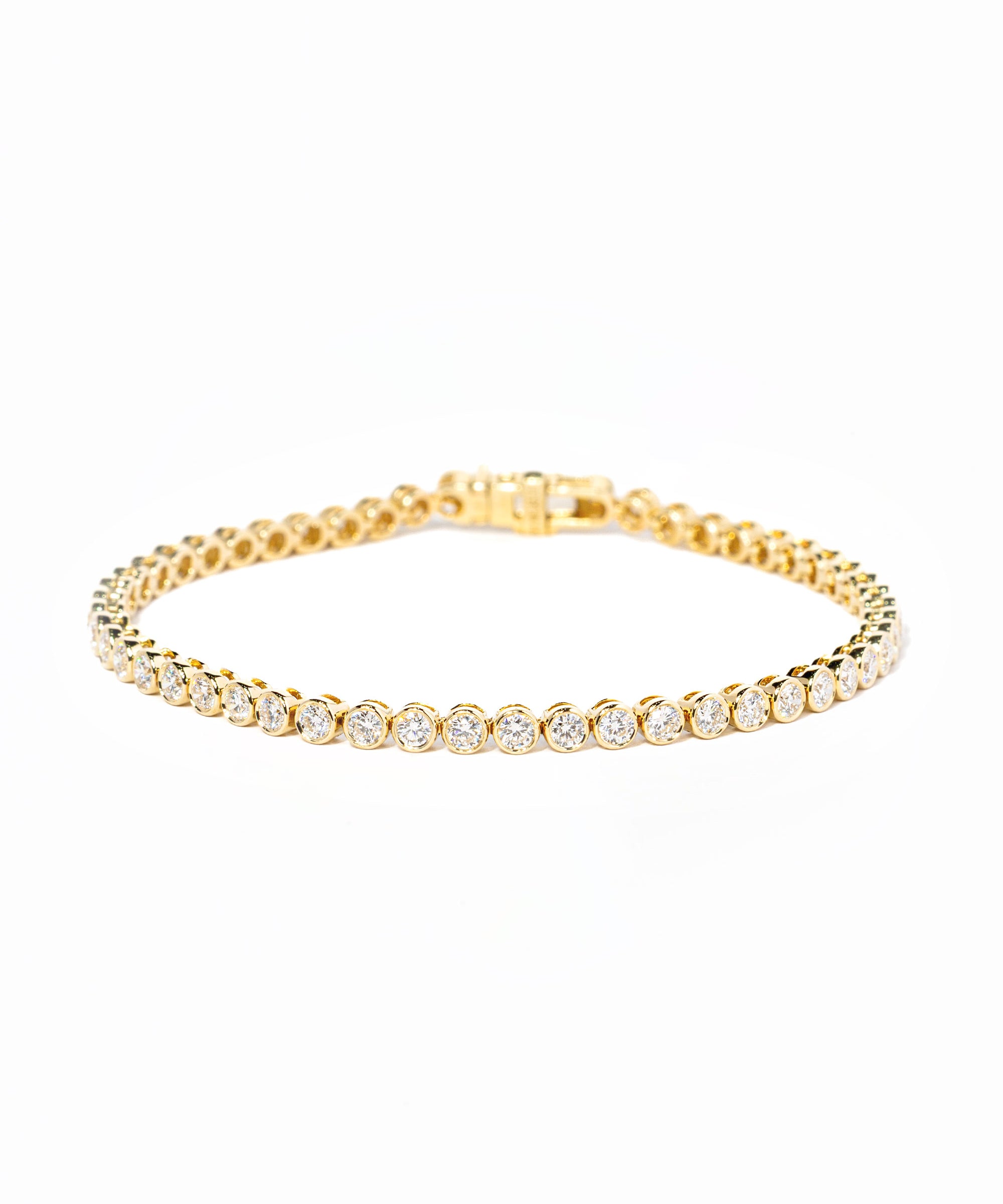 Round-Bezel-Tennis-Bracelet_4c005988-1488-4bef-9db0-379171abe1db.jpg