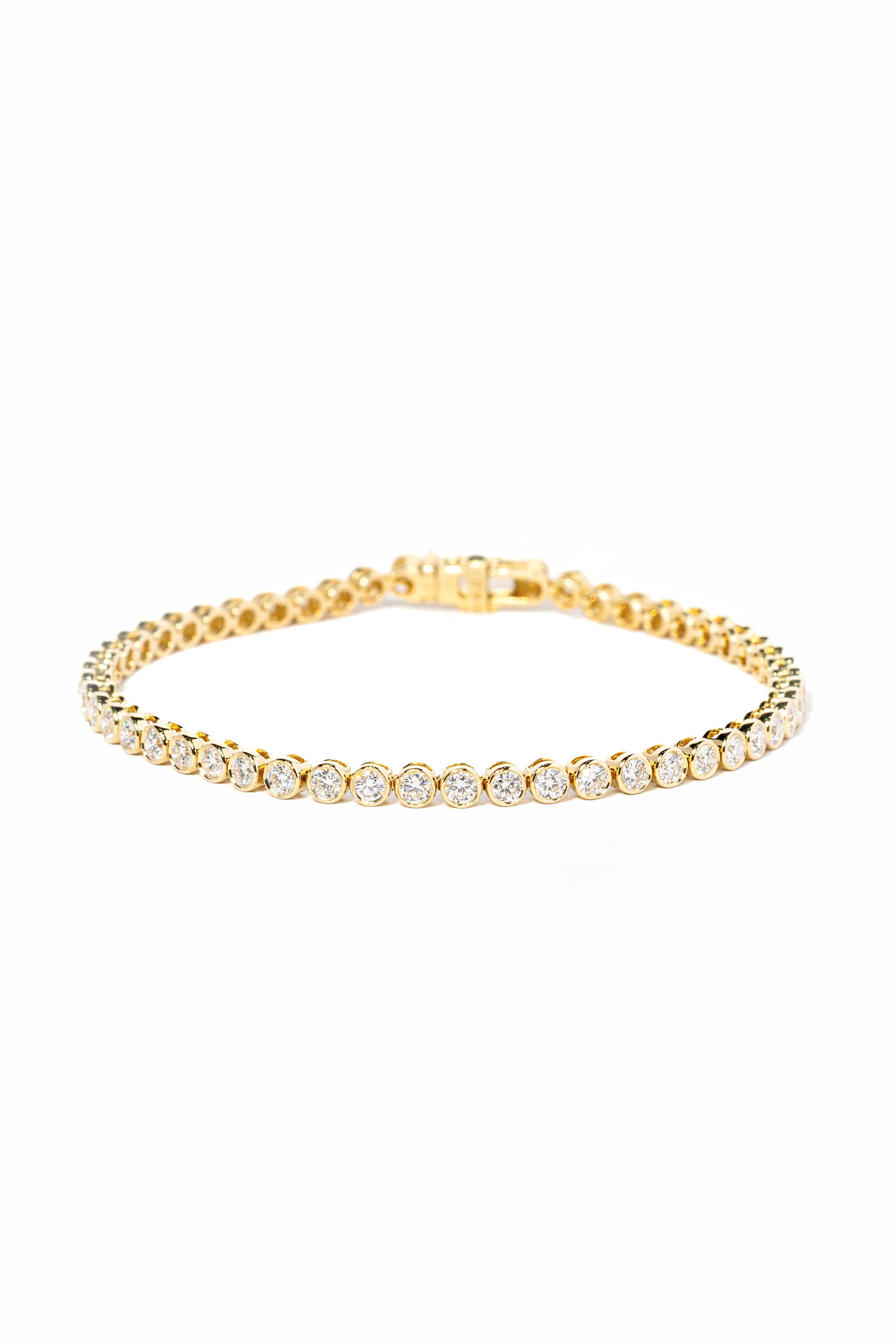Round-Bezel-Tennis-Bracelet_4c005988-1488-4bef-9db0-379171abe1db.jpg
