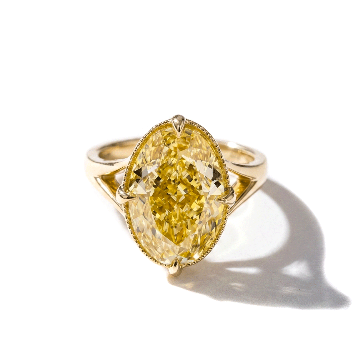 Yellow-diamond-patty_c7342e72-3e3d-4d11-b1a7-41f5cd3bad6b.gif