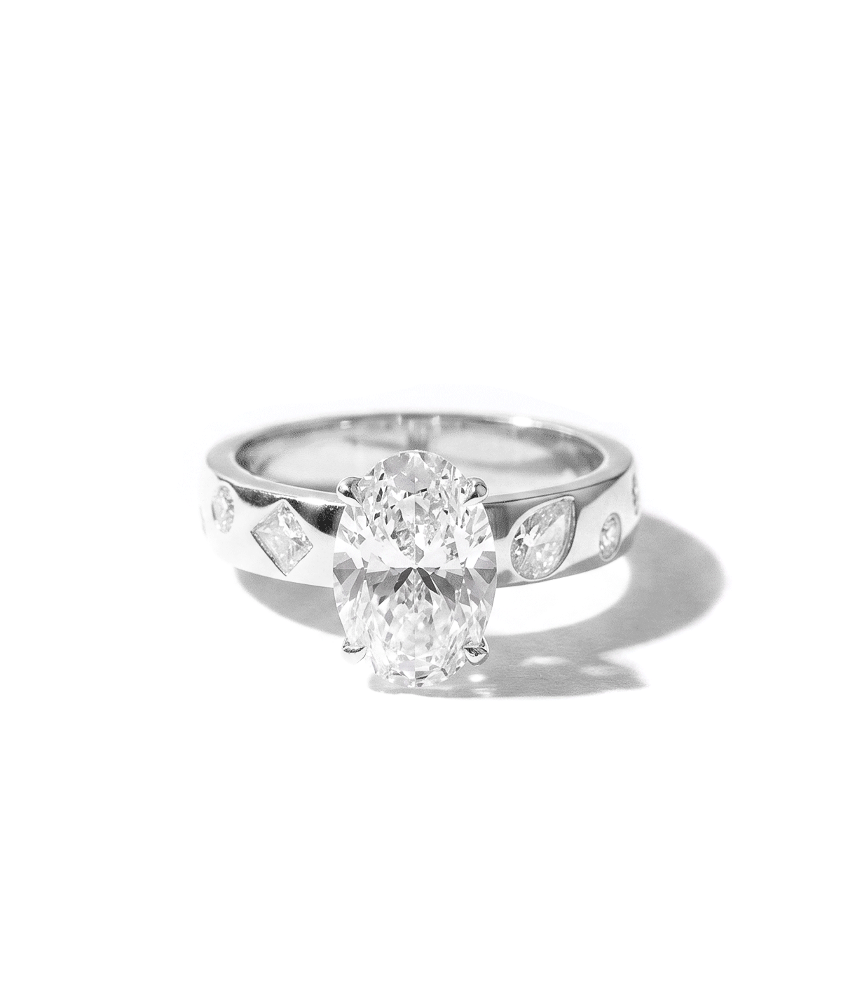 aura-oval-white_d8dd4fa9-7836-4cdf-85cb-3af5d1e4133b.gif