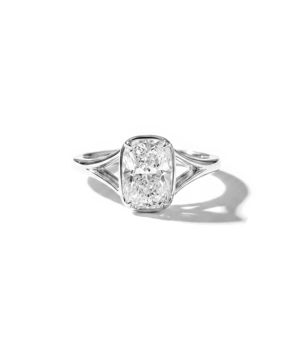 cushion-bezel-split-shank-white.gif