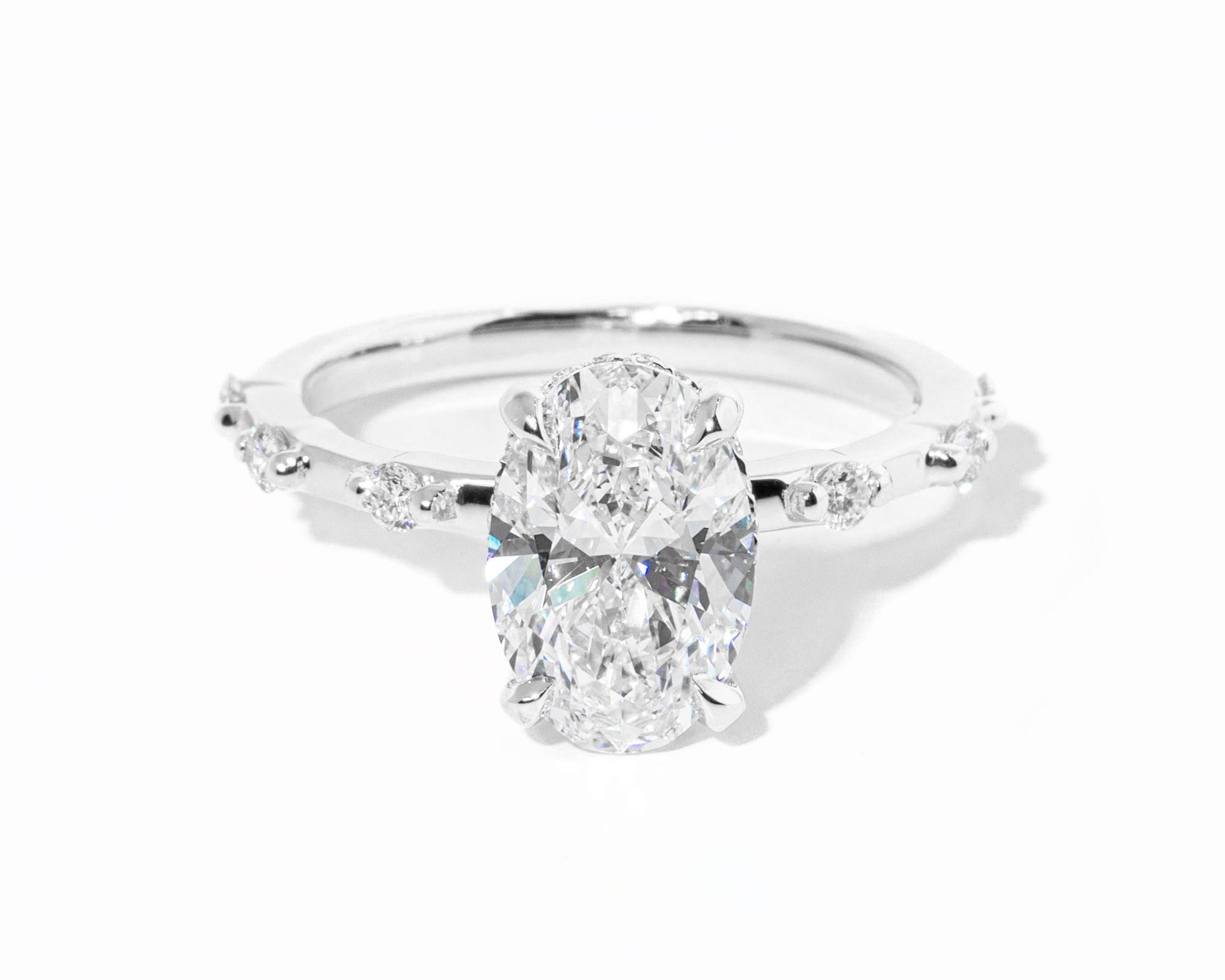 daisy-oval-white_950c93bd-9571-4816-ab24-d15ba7940ecd.jpg