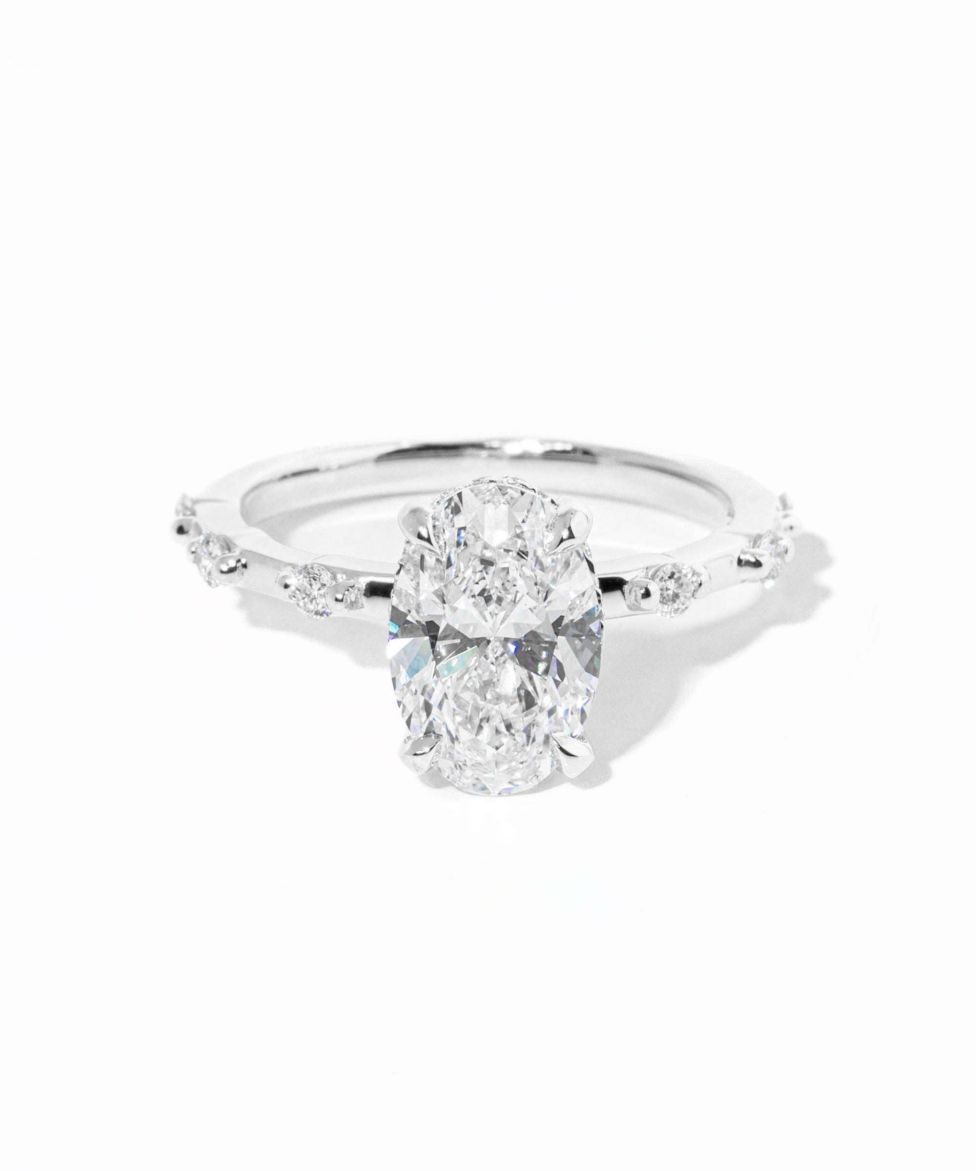 daisy-oval-white_950c93bd-9571-4816-ab24-d15ba7940ecd.jpg