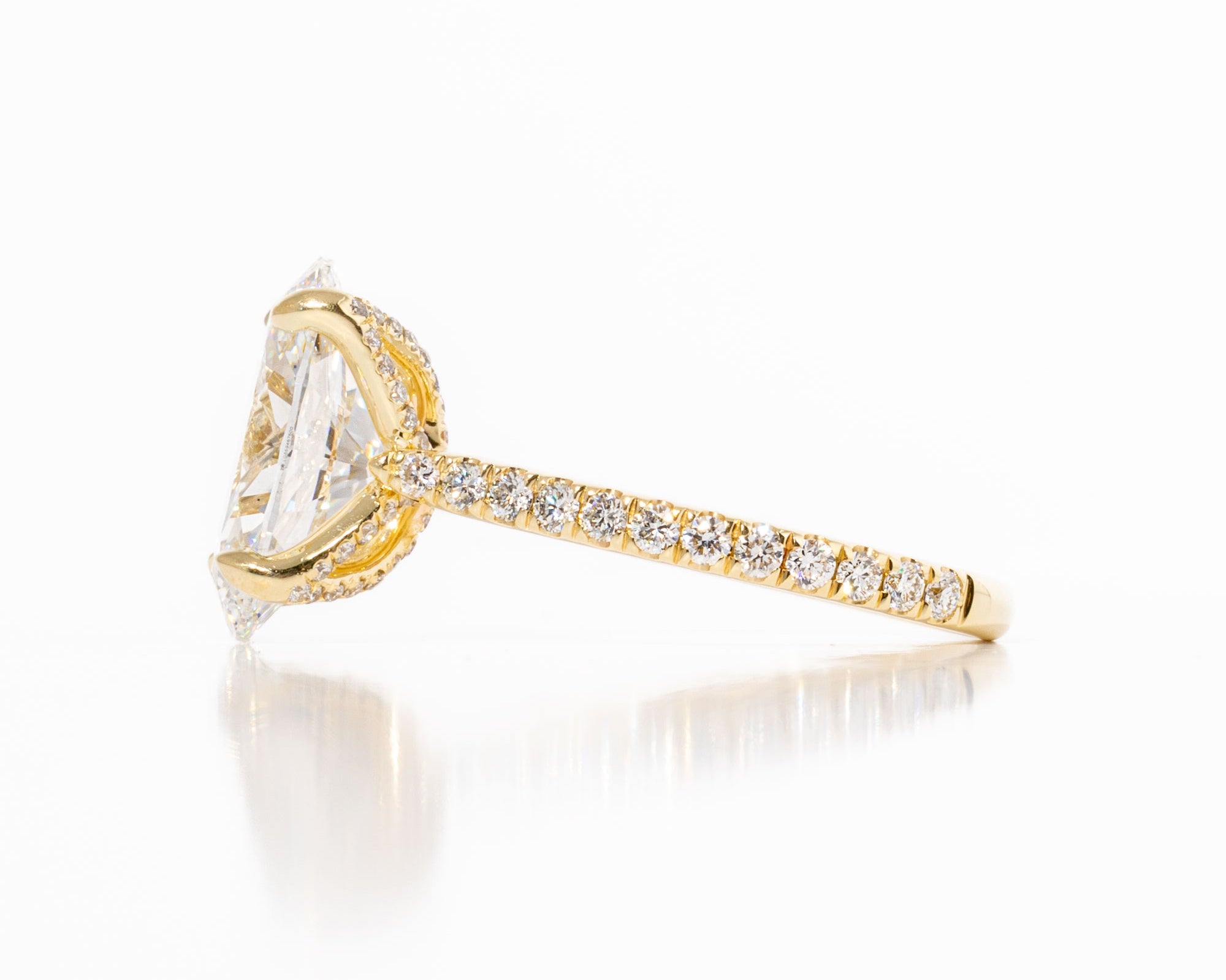 isabela-oval-pave-side.jpg