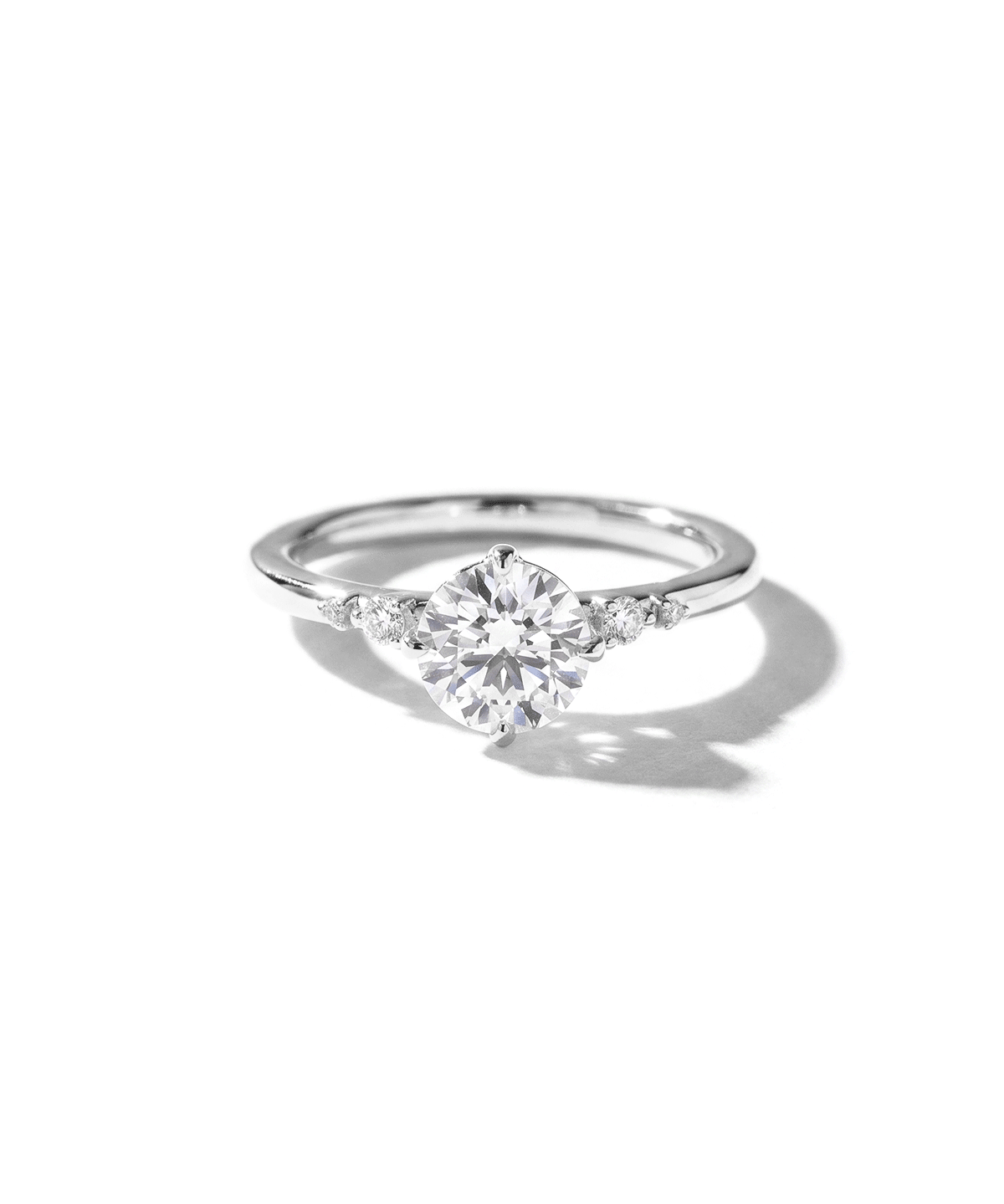 linnea-round-white.gif