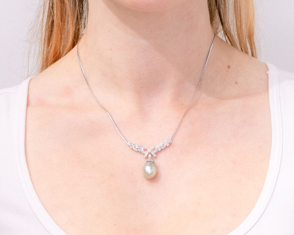 Ornate Bow Pearl Necklace Necklaces Princess Bride Diamonds 
