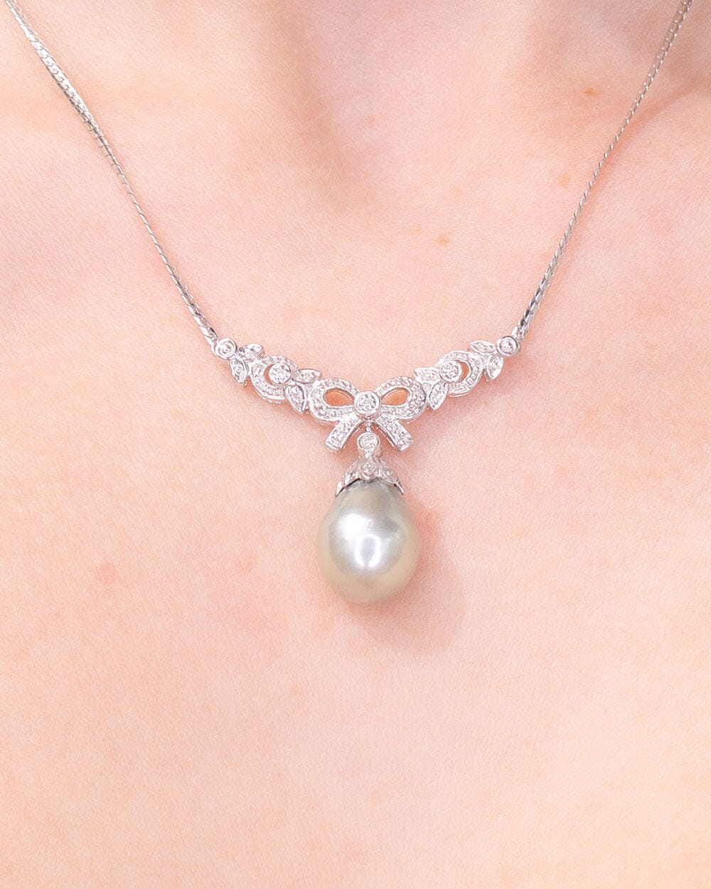 Ornate Bow Pearl Necklace Necklaces Princess Bride Diamonds 