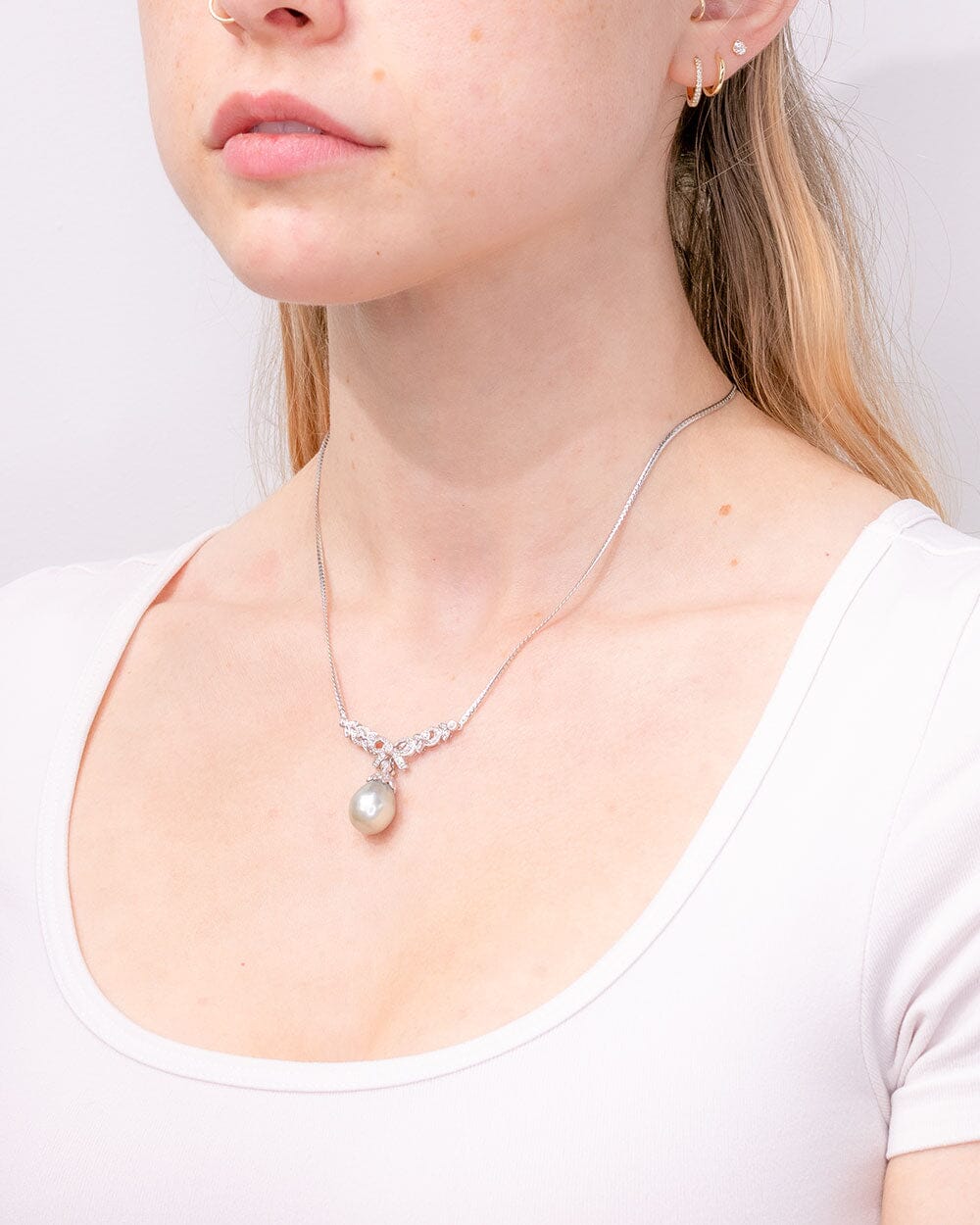 Ornate Bow Pearl Necklace Necklaces Princess Bride Diamonds 