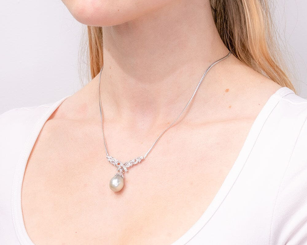 Ornate Bow Pearl Necklace Necklaces Princess Bride Diamonds 