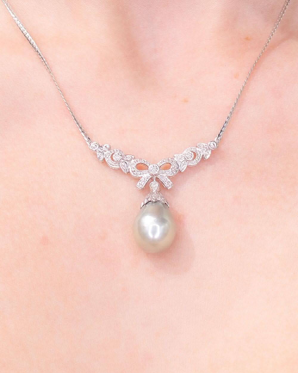 Ornate Bow Pearl Necklace - PBD Necklaces