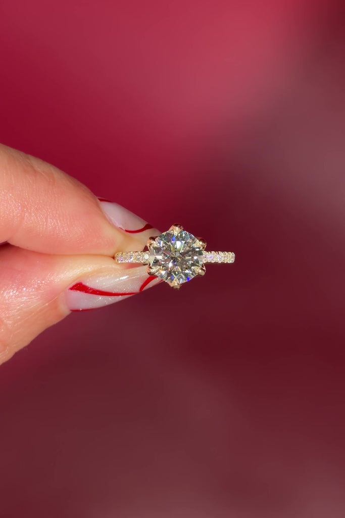Round Solitaire Engagement Ring with Pavé Side Diamonds in yellow Gold with Petal Prongs