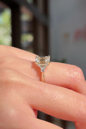 2.01ct D-VVS2 Emerald Lab Diamond Marilyn