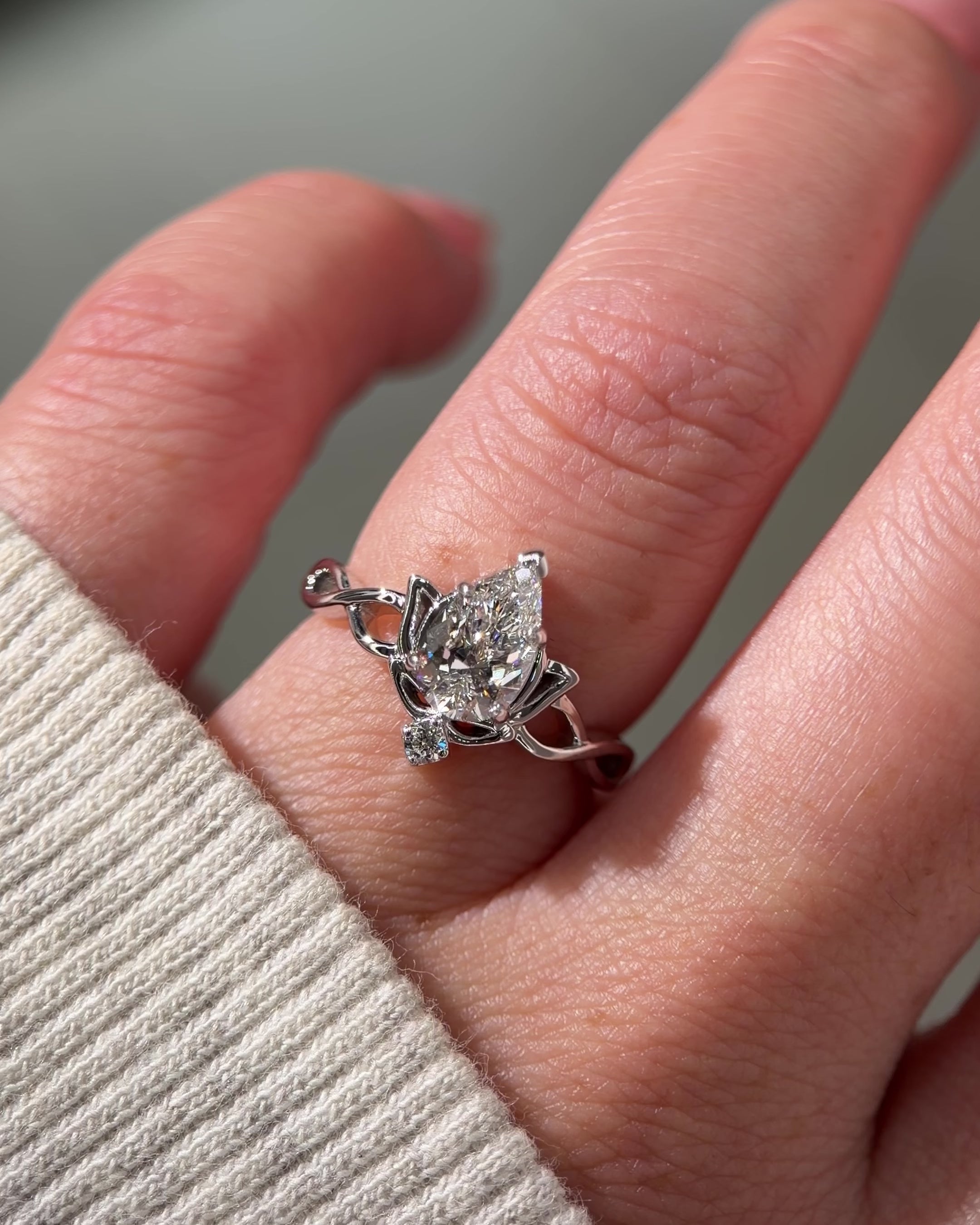 1.02ct D-VS1 Pear Lab Diamond Lotus