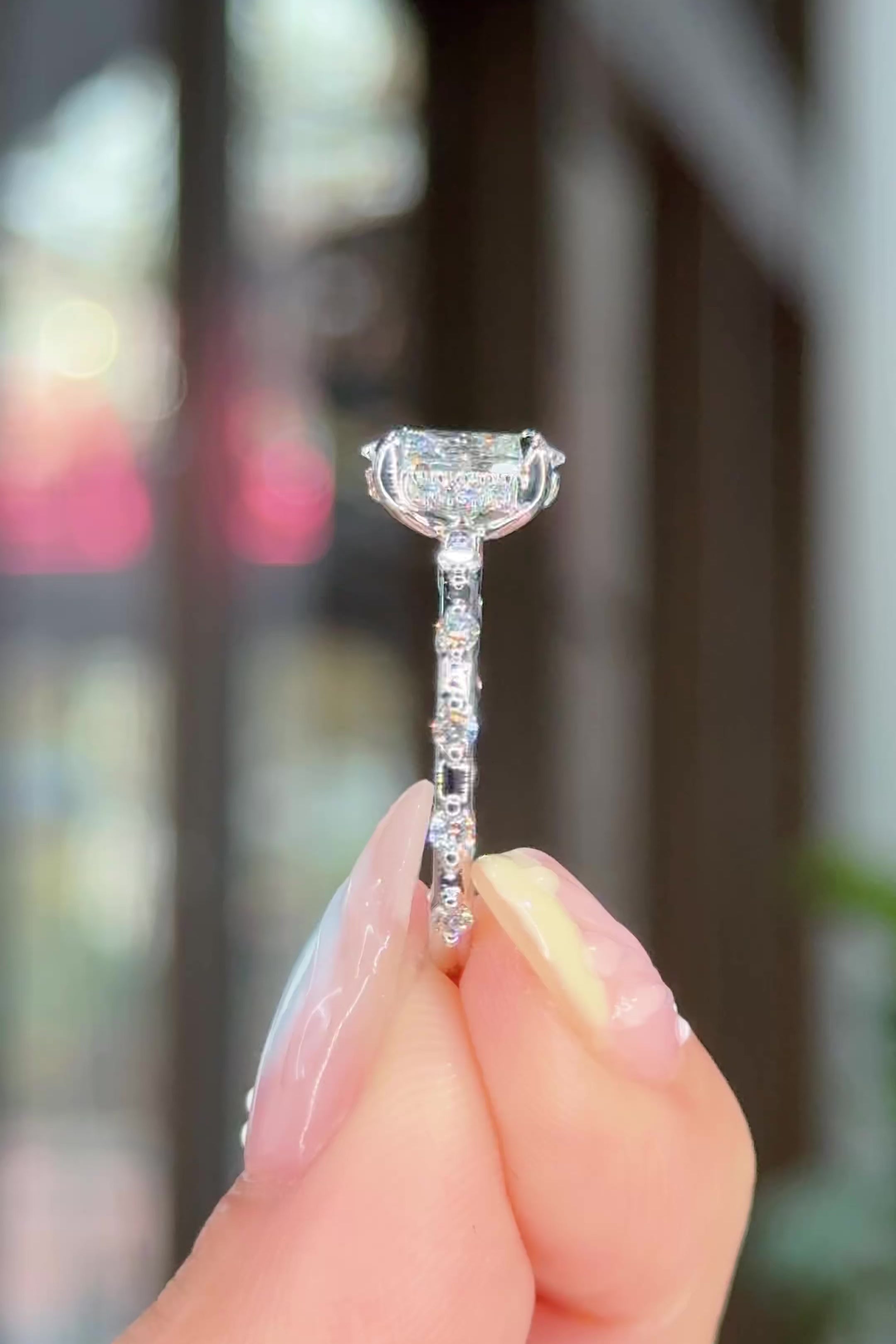 1.25ct D-VS1 Oval Lab Diamond Daisy