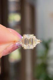 2.01ct D-VVS2 Emerald Lab Diamond Marilyn